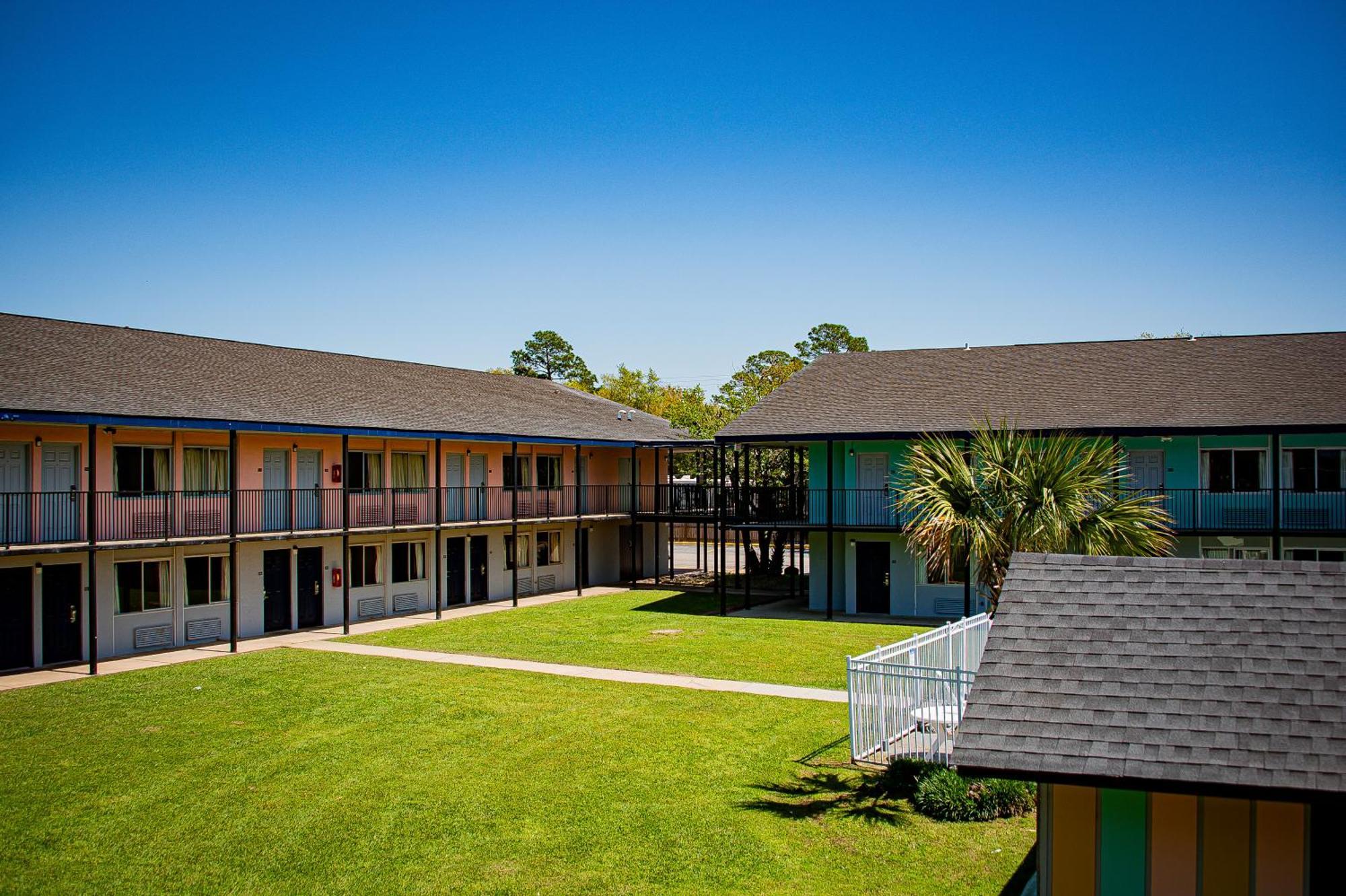Biloxi Beach Hotel Exterior foto