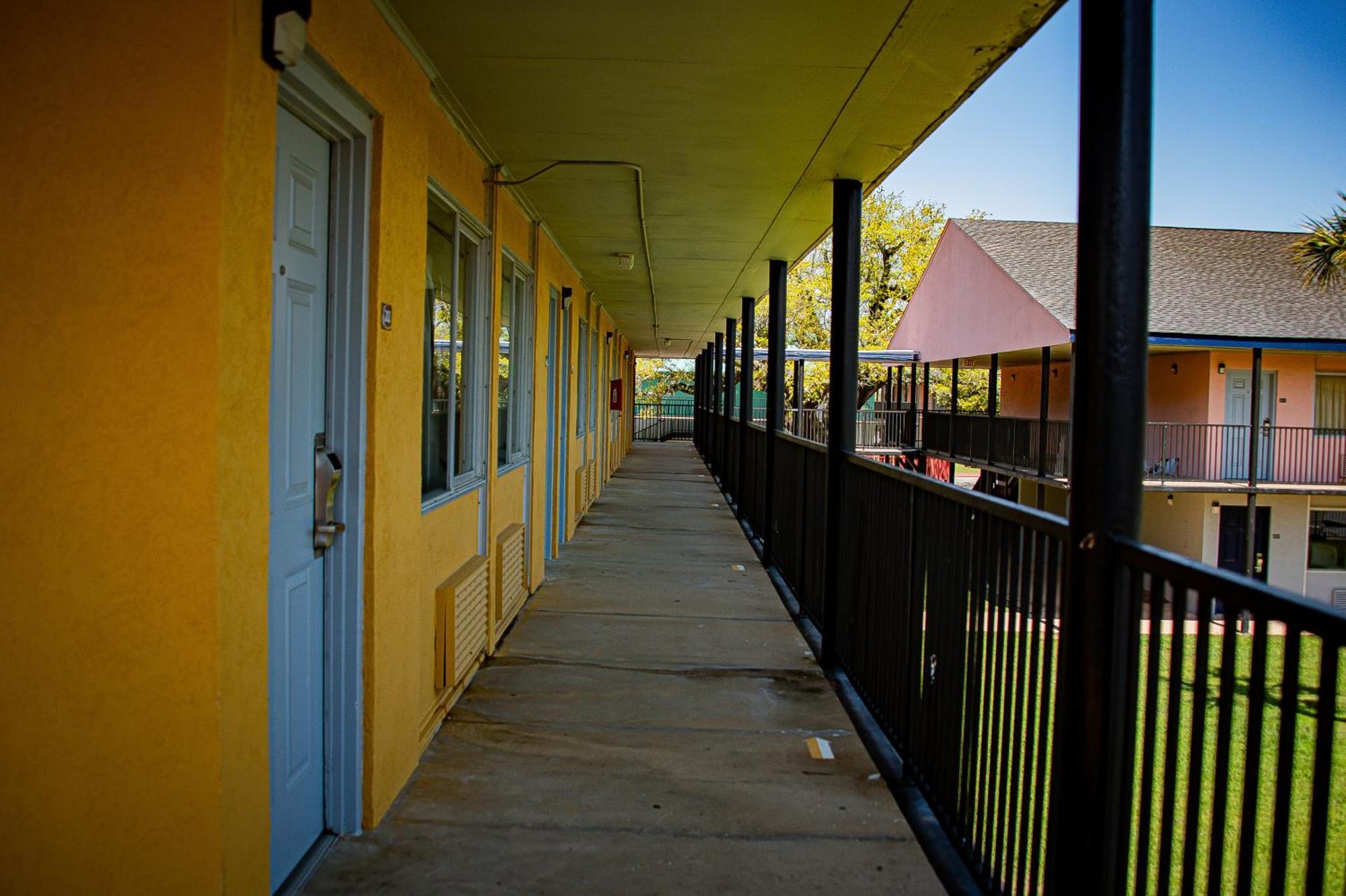 Biloxi Beach Hotel Exterior foto