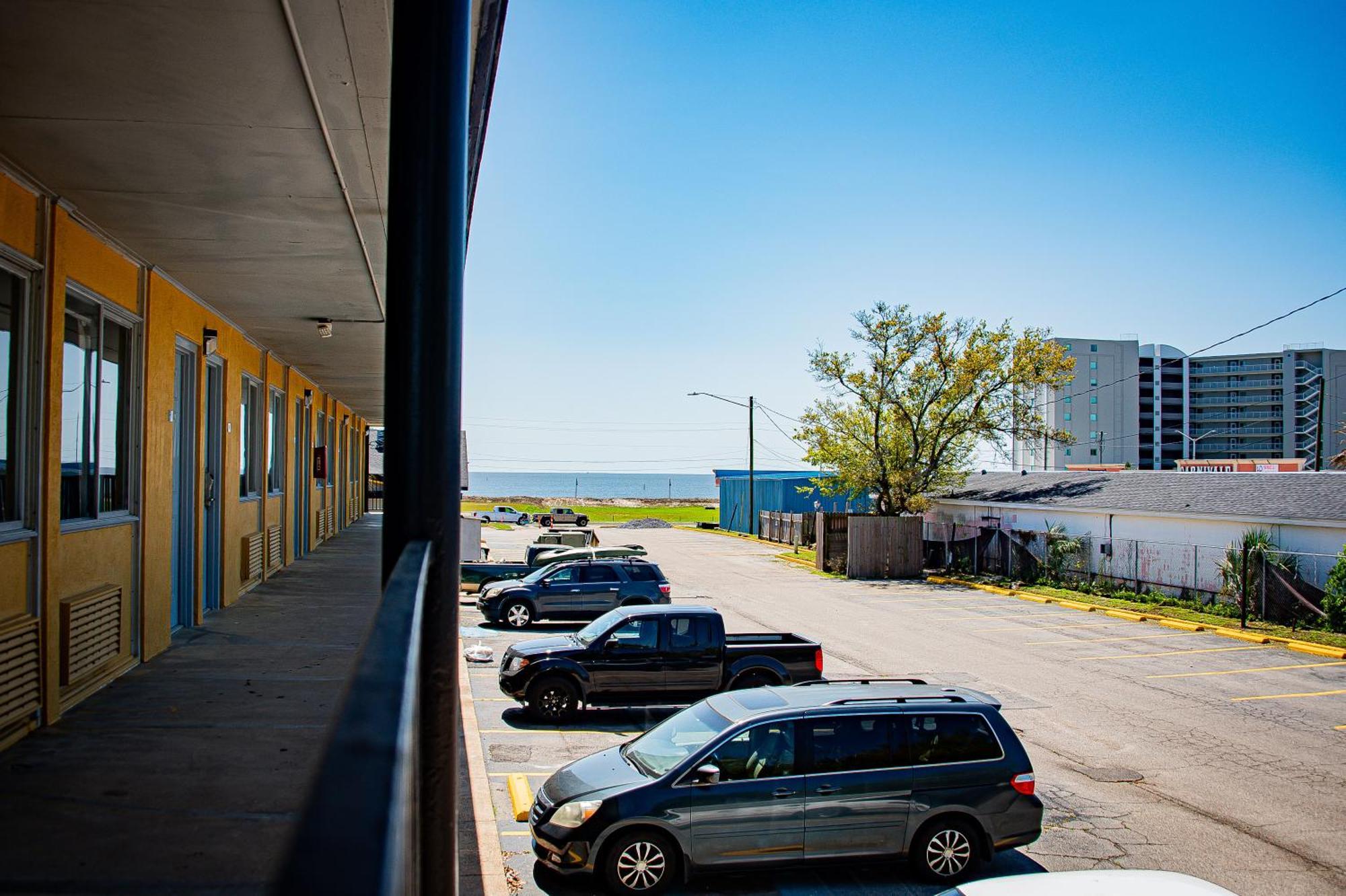 Biloxi Beach Hotel Exterior foto